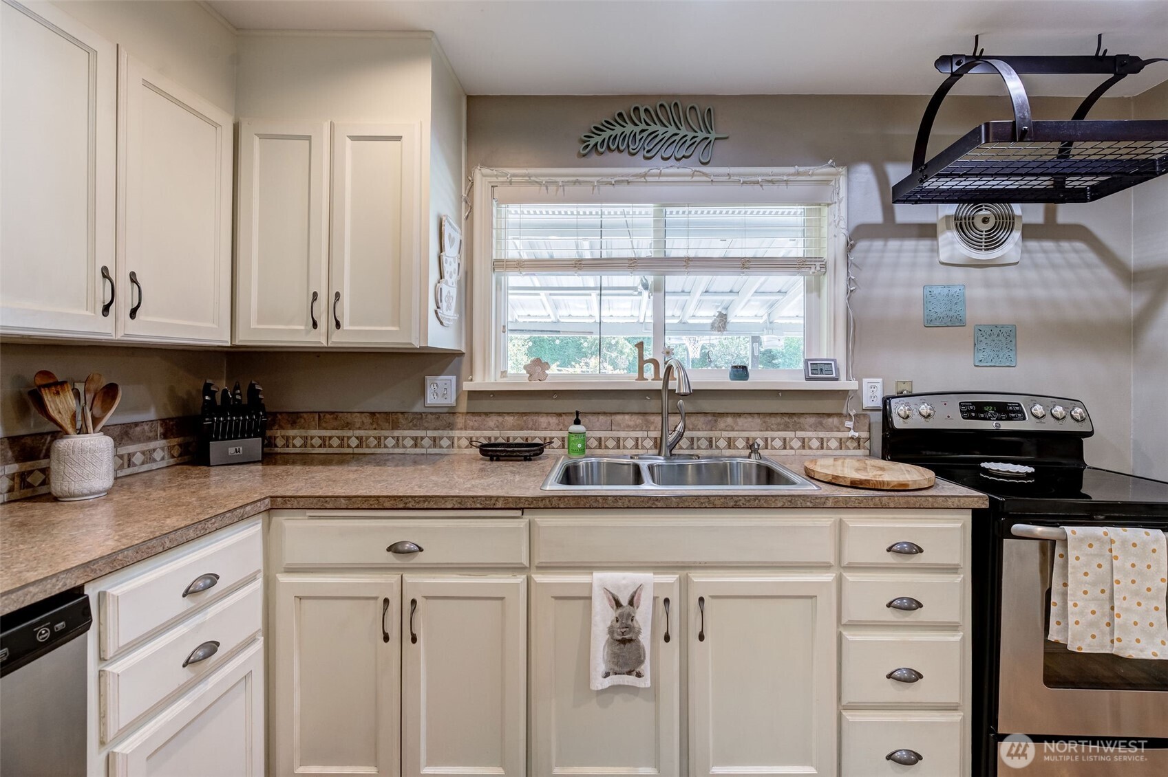 East Wenatchee, Washington 98802, United States, 4 Bedrooms Bedrooms, ,2 BathroomsBathrooms,Residential,Active,183349