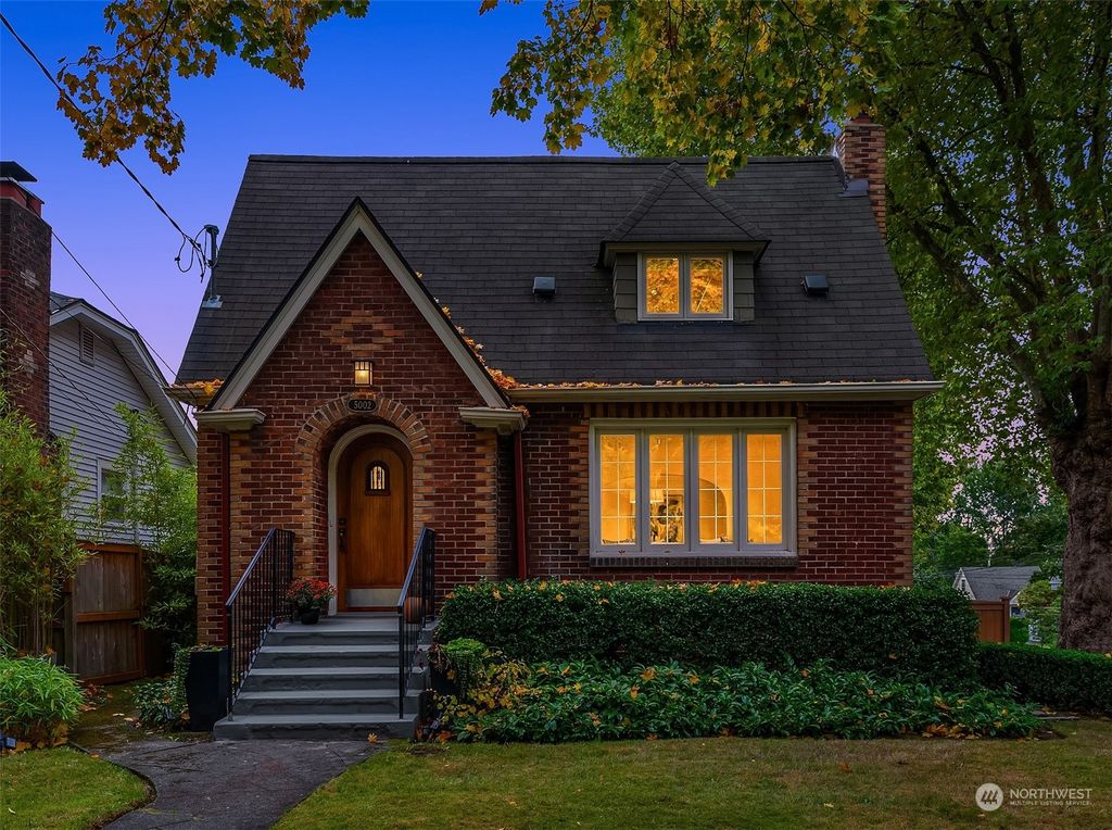 Photo of 5002 37th Avenue NE, Seattle, WA 98105 (MLS # 2170424)