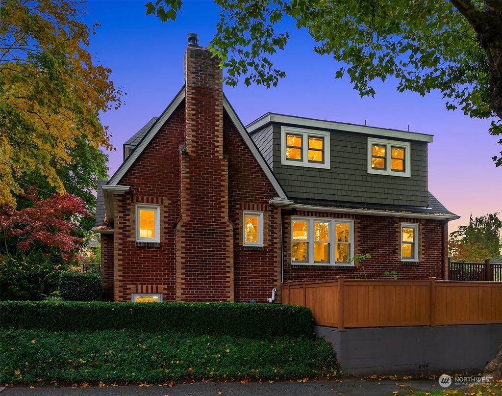 Photo of 5002 37th Avenue NE, Seattle, WA 98105 (MLS # 2170424)