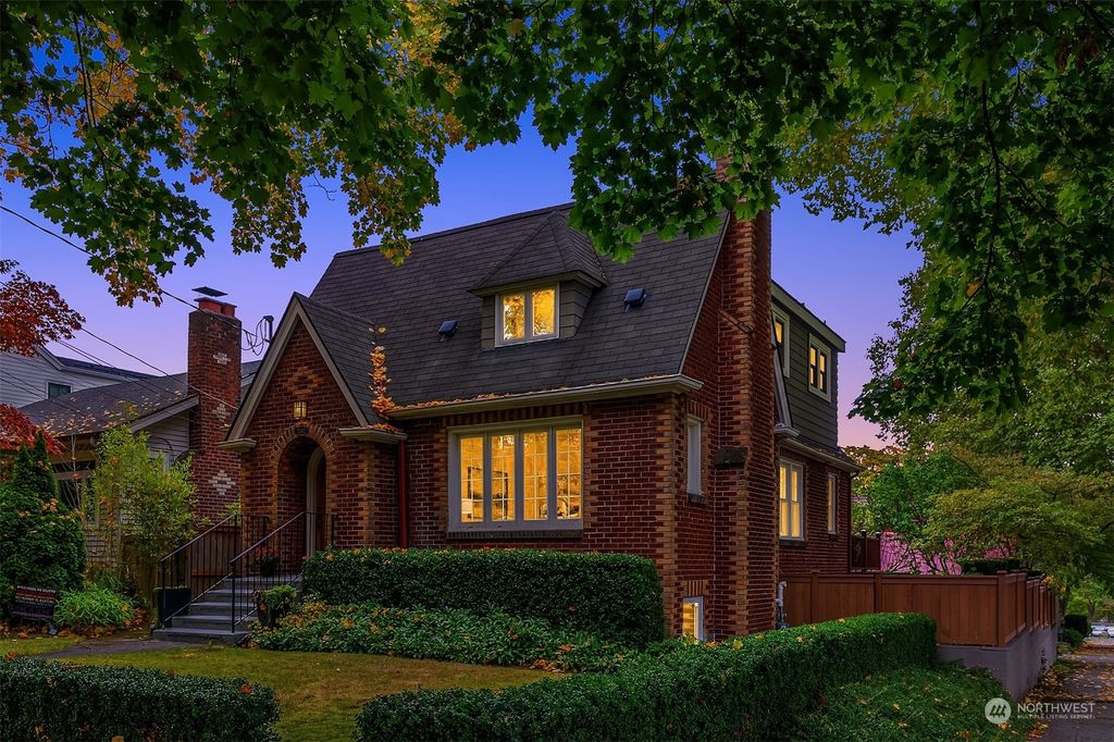 Photo of 5002 37th Avenue NE, Seattle, WA 98105 (MLS # 2170424)