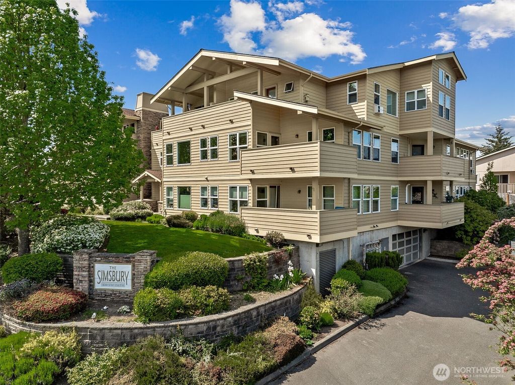 Photo of 430 SW 156th Street #204, Burien, WA 98166 (MLS # 2374567)