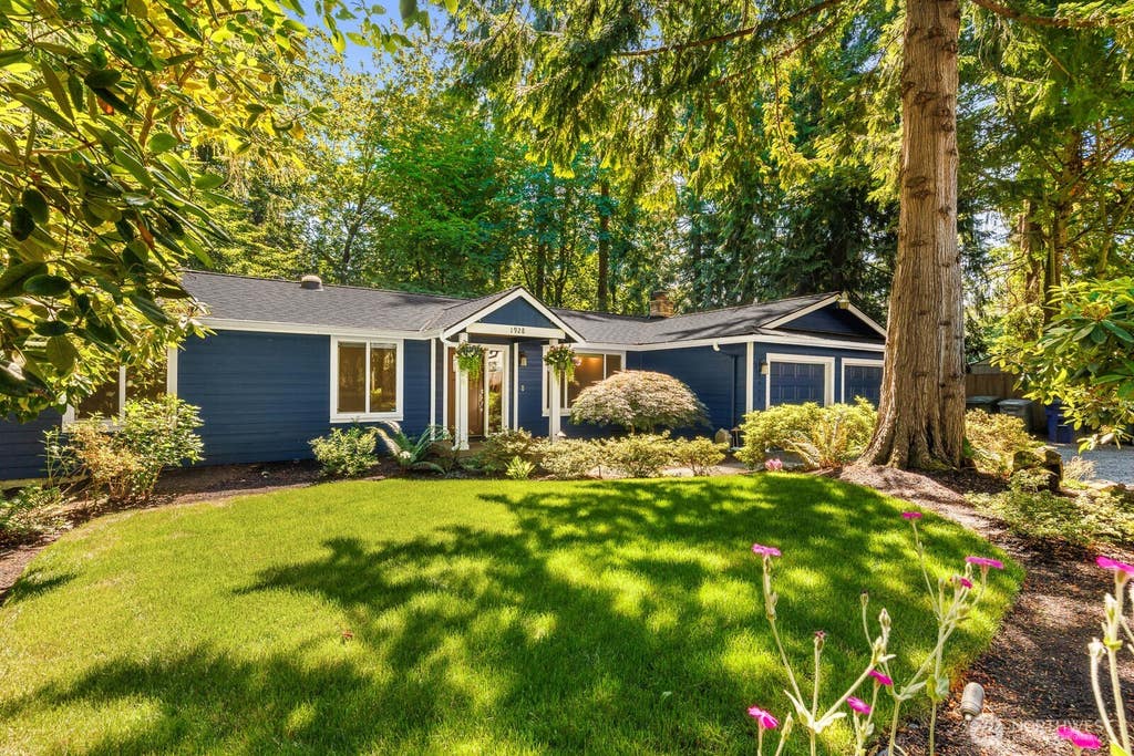 Photo of 1928 218th Lane SE, Sammamish, WA 98075 (MLS # 2532537)