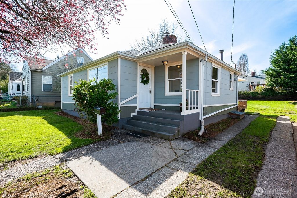 Photo of 13533 35th Avenue S, Tukwila, WA 98168 (MLS # 2350170)