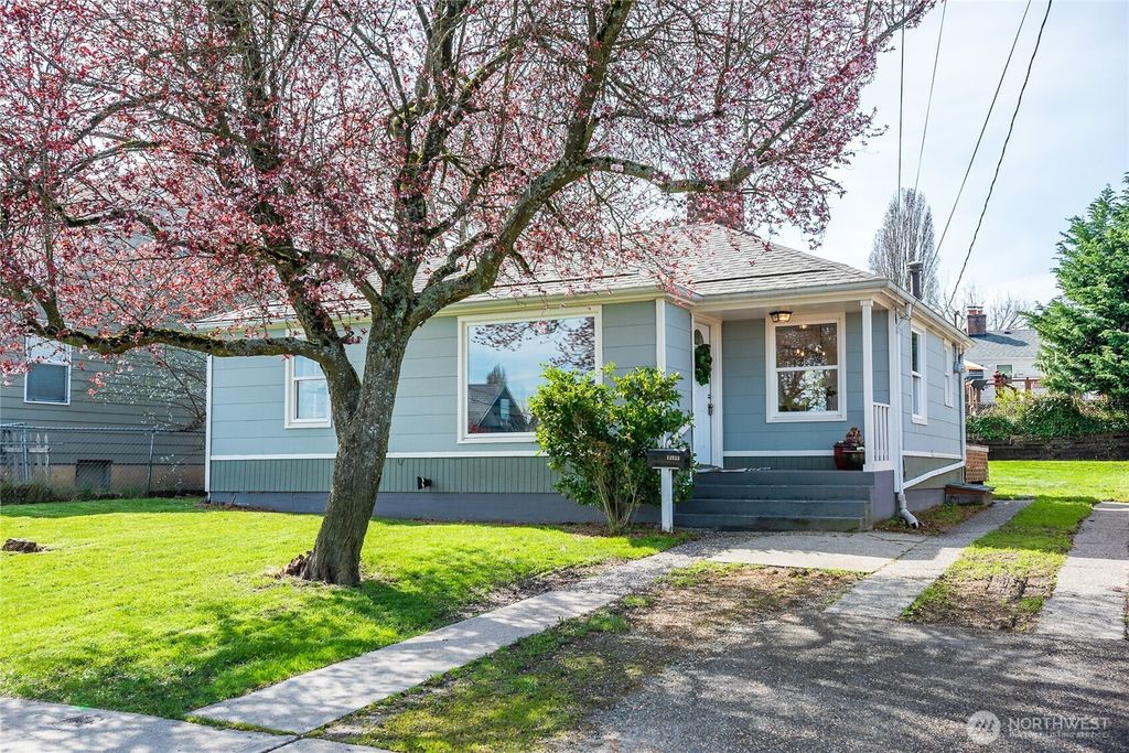 Photo of 13533 35th Avenue S, Tukwila, WA 98168 (MLS # 2350170)