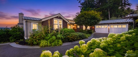 Photo of 9221 SE 46th Street, Mercer Island, WA 98040 (MLS # 2576410)