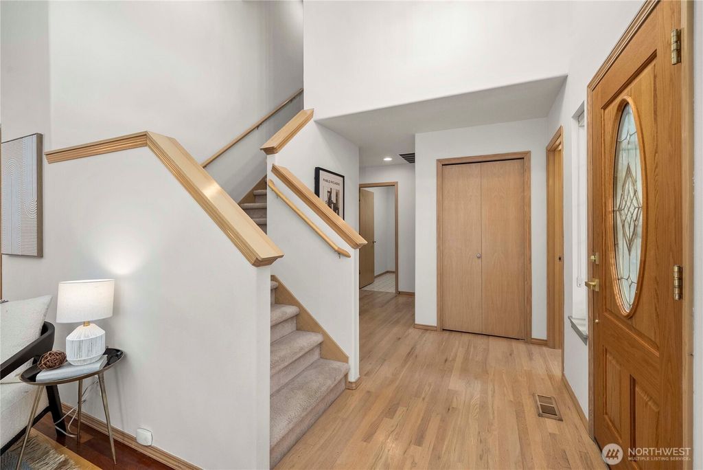 Photo of 12148 NE 170th Place, Bothell, WA 98011 (MLS # 2439557)
