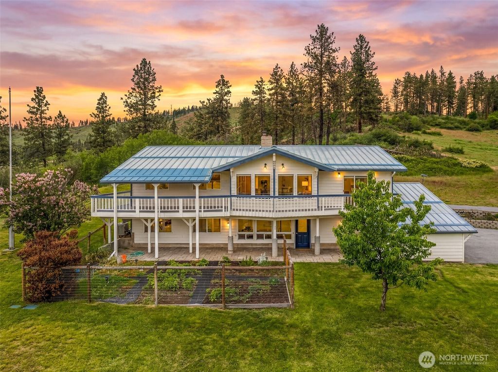 Photo of 9950 North Road, Leavenworth, WA 98826 (MLS # 2516082)
