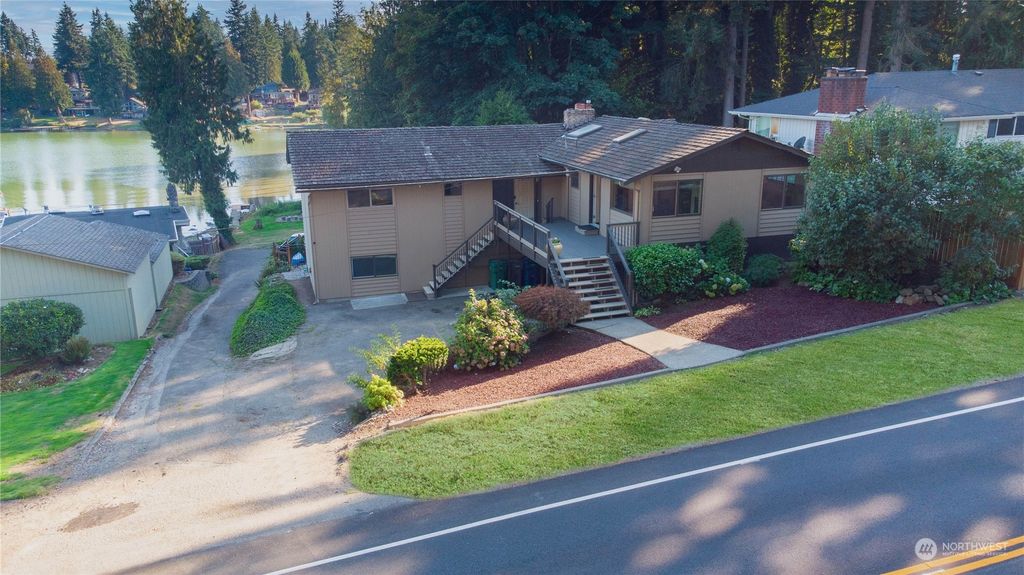 Photo of 2013 S 304th Street, Federal Way, WA 98003 (MLS # 2155575)