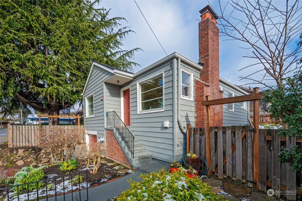 Photo of 1416 S Hinds Street, Seattle, WA 98144 (MLS # 2330320)