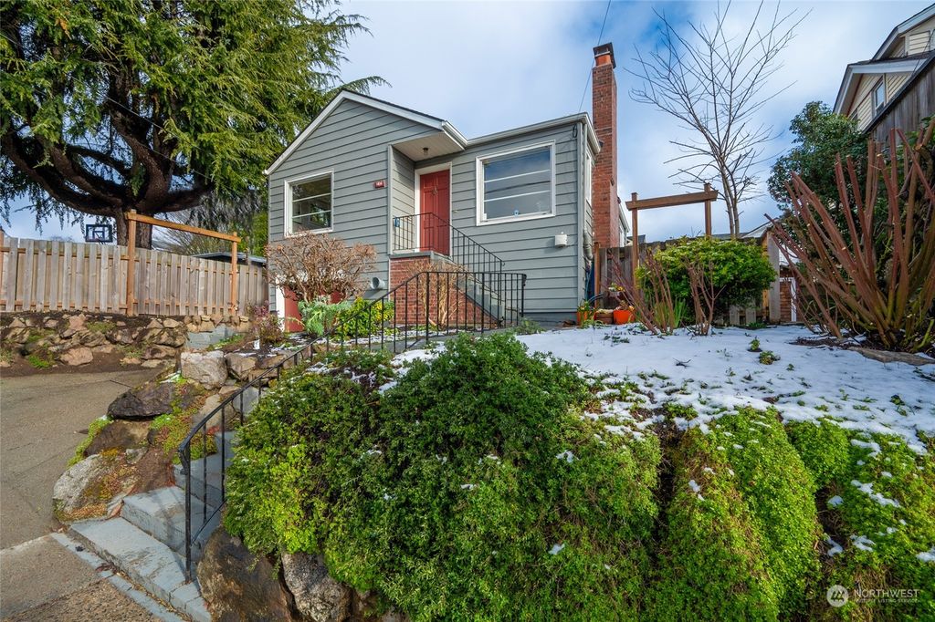 Photo of 1416 S Hinds Street, Seattle, WA 98144 (MLS # 2330320)