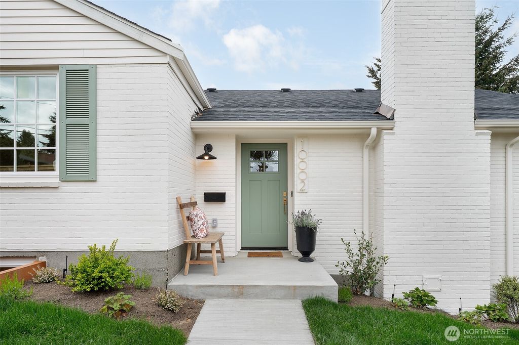 Photo of 10002 9th Avenue NW, Seattle, WA 98177 (MLS # 2515529)