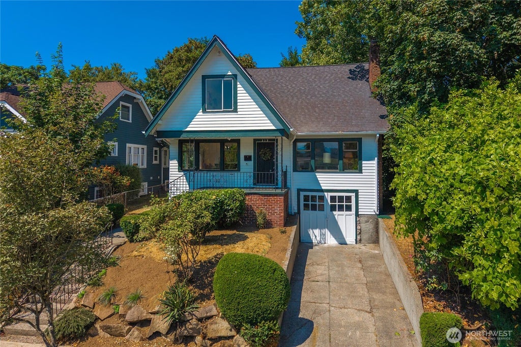 Photo of 319 29th Avenue, Seattle, WA 98122 (MLS # 2527126)