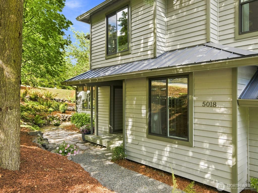 Photo of 5018 97th Place SW, Mukilteo, WA 98275 (MLS # 2555993)