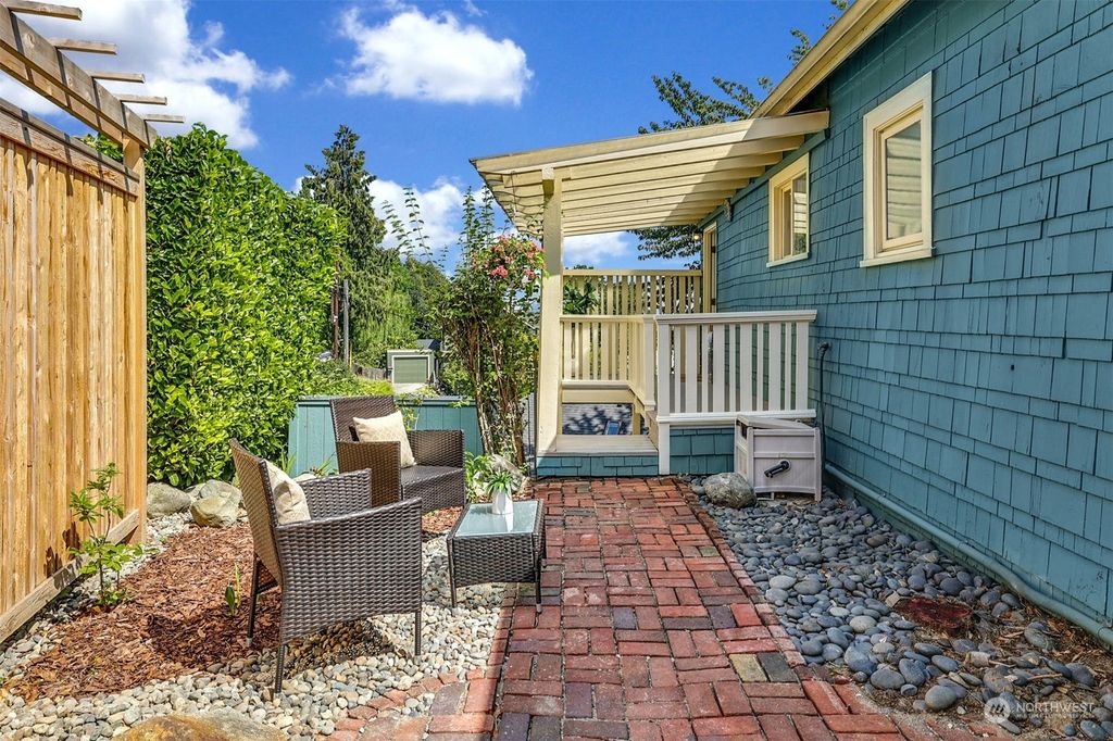 Photo of 335 Lake Washington Boulevard, Seattle, WA 98122 (MLS # 2132323)