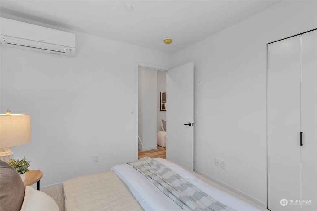 listing image 9365960198458882906