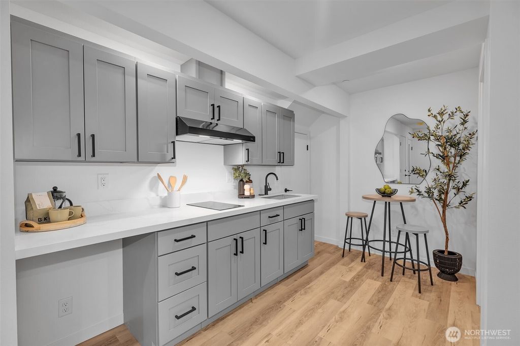 listing image 9365977671073617570