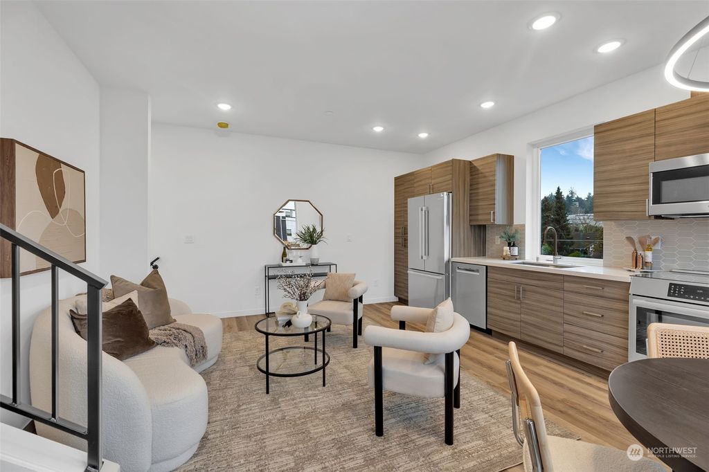 listing image 9365717999381032001