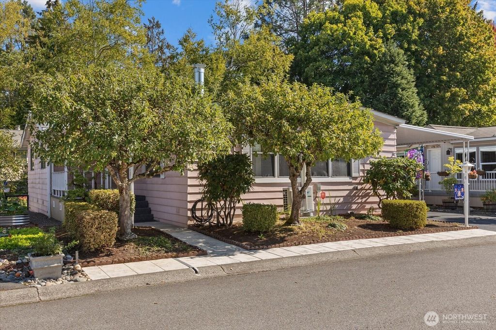 Photo of 815 124th St St SW #133, Everett, WA 98204 (MLS # 2438674)