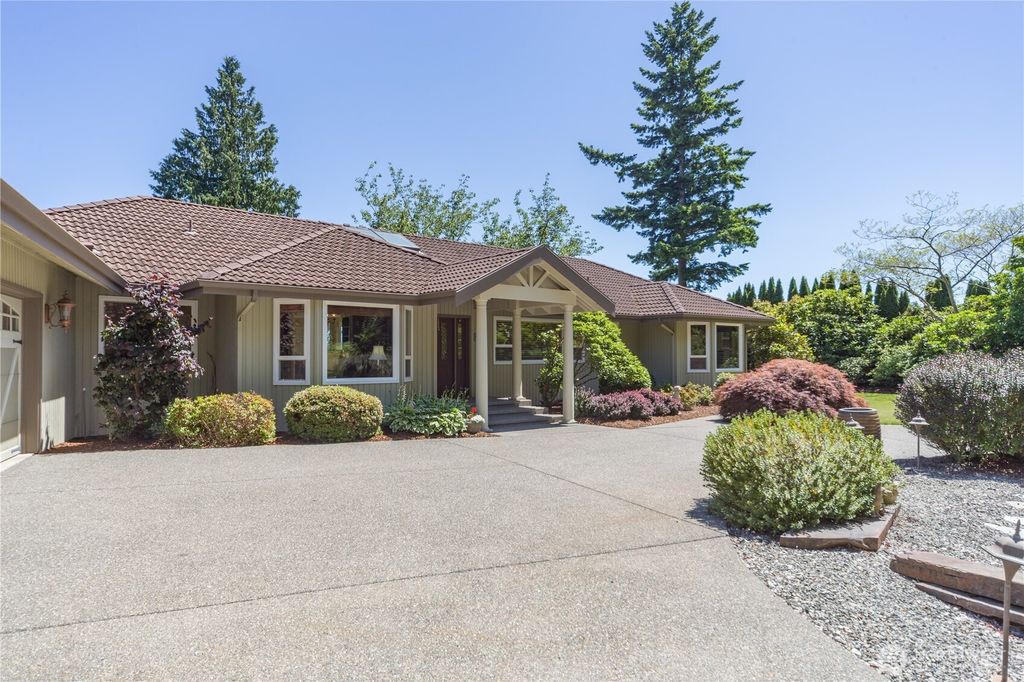 Photo of 154 Maxview Drive, Port Ludlow, WA 98365 (MLS # 2500889)