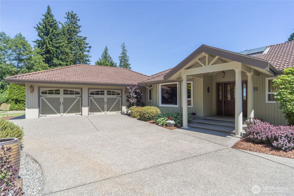 Photo of 154 Maxview Drive, Port Ludlow, WA 98365 (MLS # 2500889)