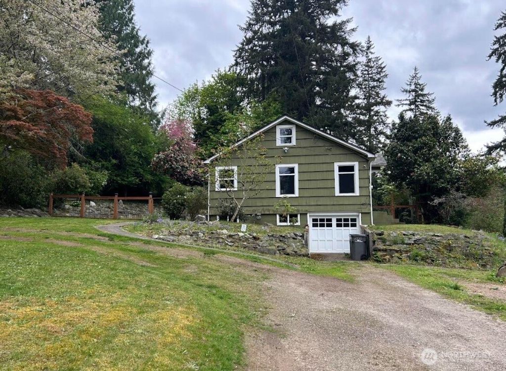 Photo of 2100 Phinney Bay Drive, Bremerton, WA 98312 (MLS # 2521942)