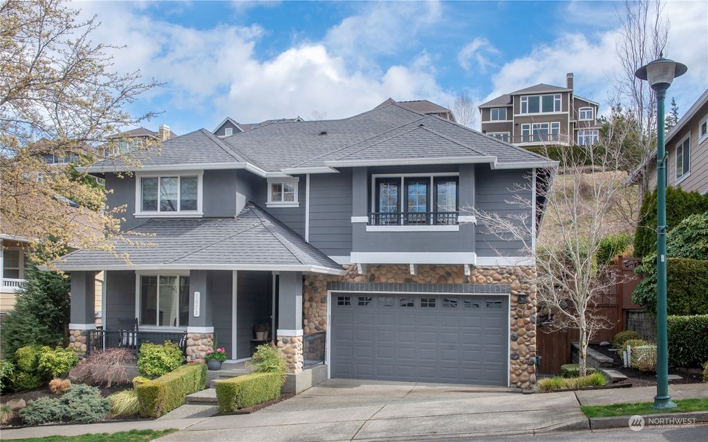 Photo of 1672 28th Avenue NE, Issaquah, WA 98029 (MLS # 2052647)