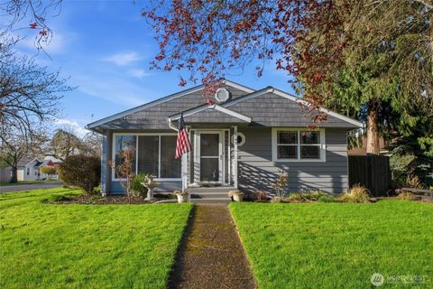 Photo of 2748 Field St St, Longview, WA 98632 (MLS # 2506377)