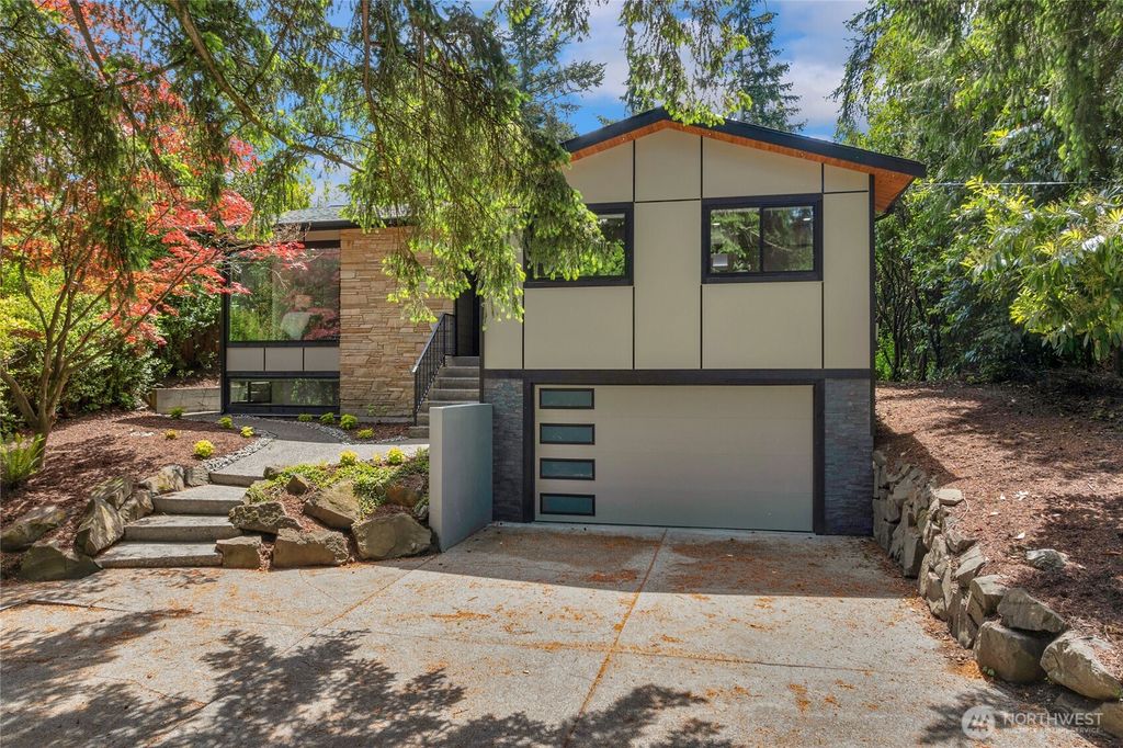 Photo of 201 NE 139th Street, Seattle, WA 98125 (MLS # 2380729)