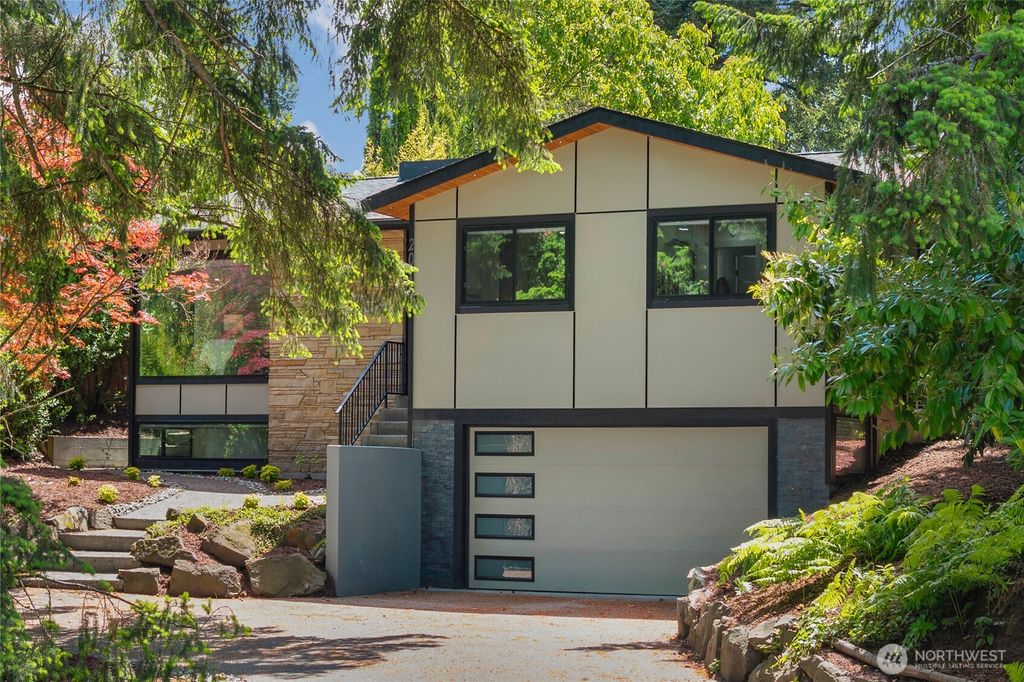 Photo of 201 NE 139th Street, Seattle, WA 98125 (MLS # 2380729)