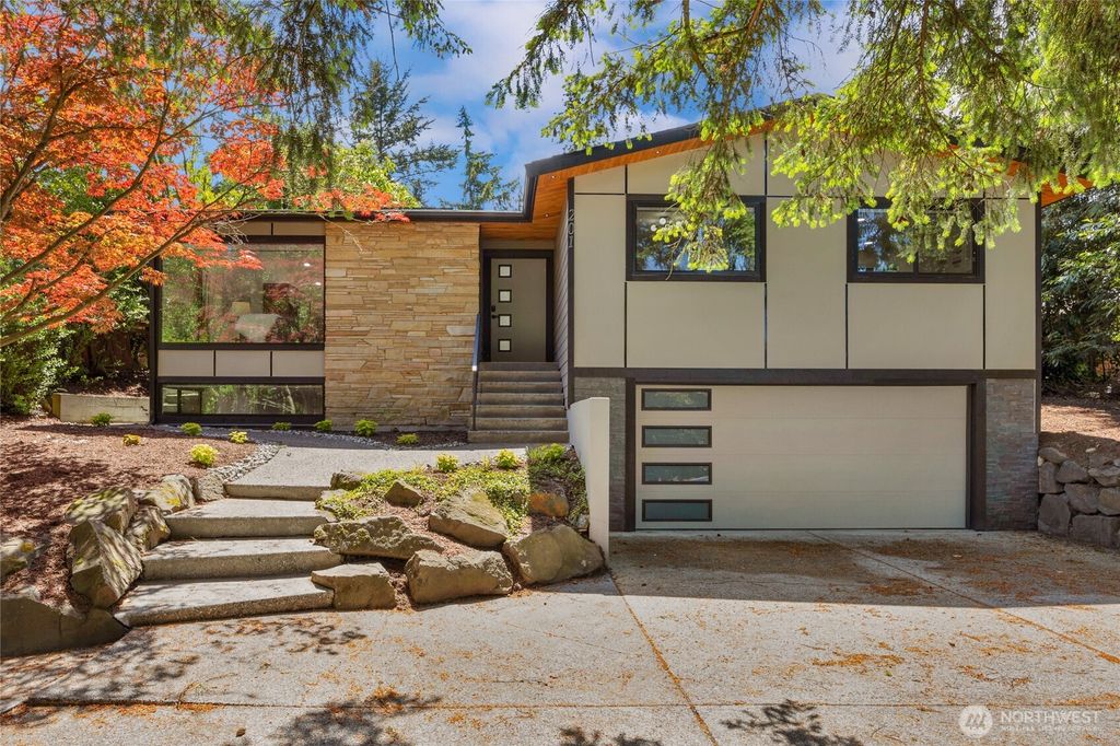 Photo of 201 NE 139th Street, Seattle, WA 98125 (MLS # 2380729)