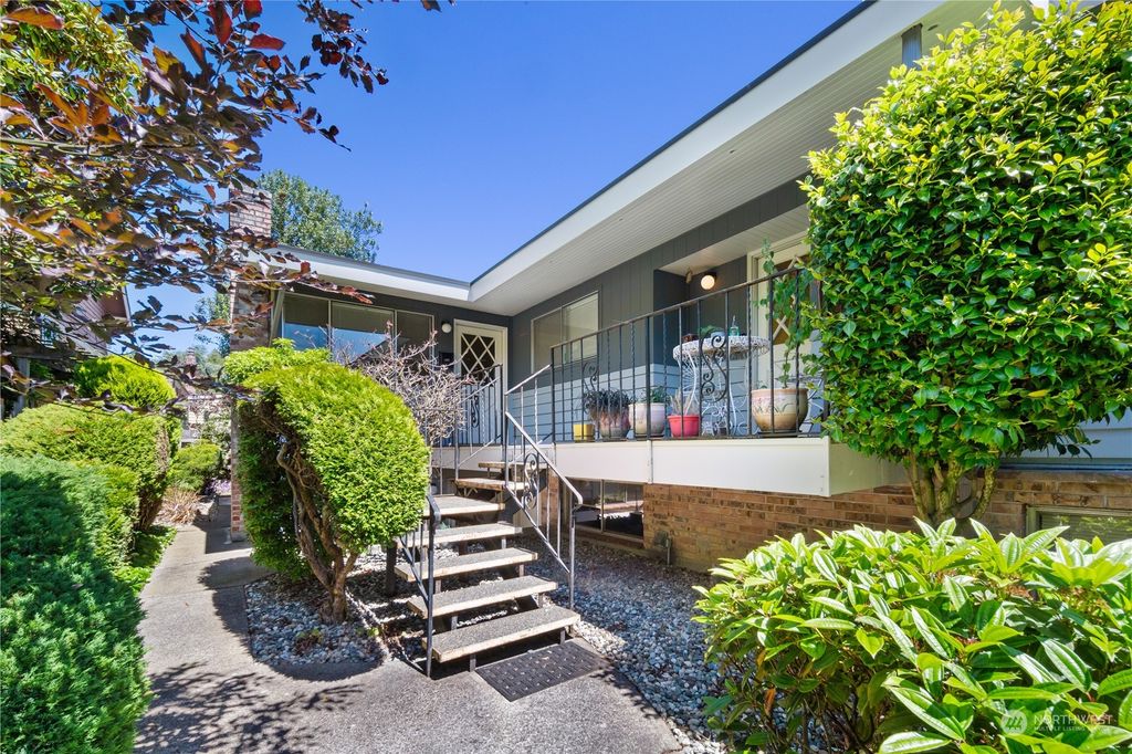 Photo of 950 NW 60th Street, Seattle, WA 98107 (MLS # 2250605)