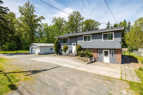 Photo of 2809 E Sunset Dr, Bellingham, WA 98226 (MLS # 2374398)