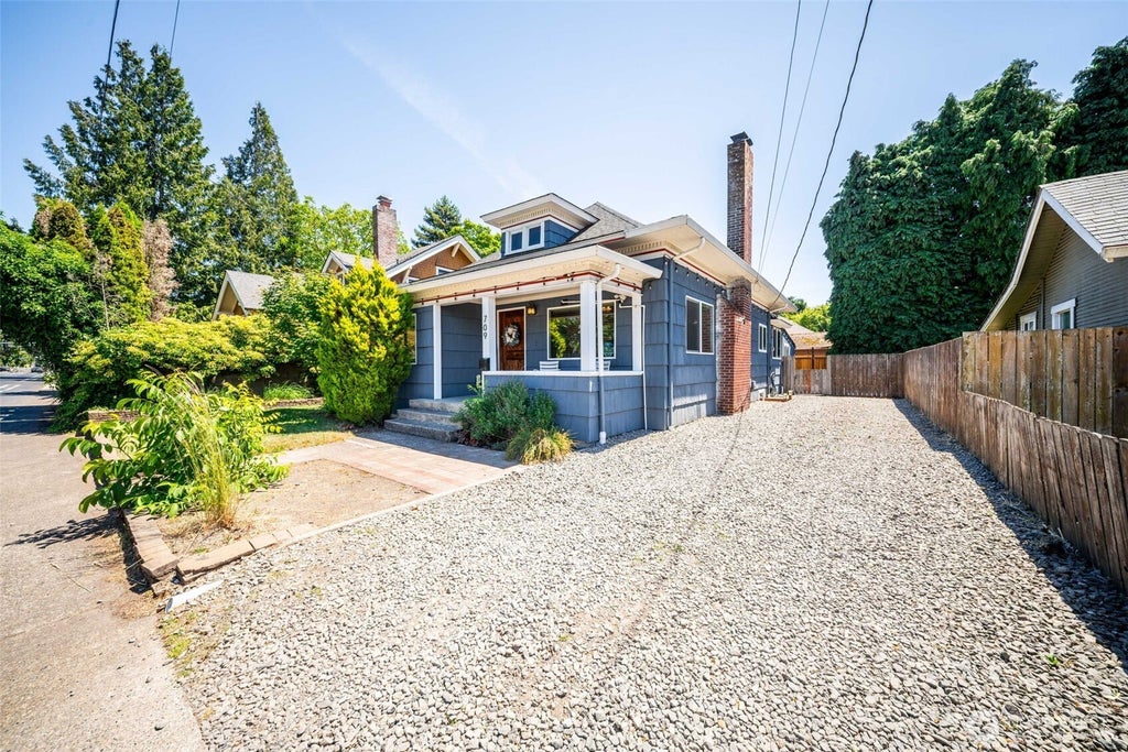 Photo of 709 W Fourth Plain Boulevard, Vancouver, WA 98660 (MLS # 2552725)