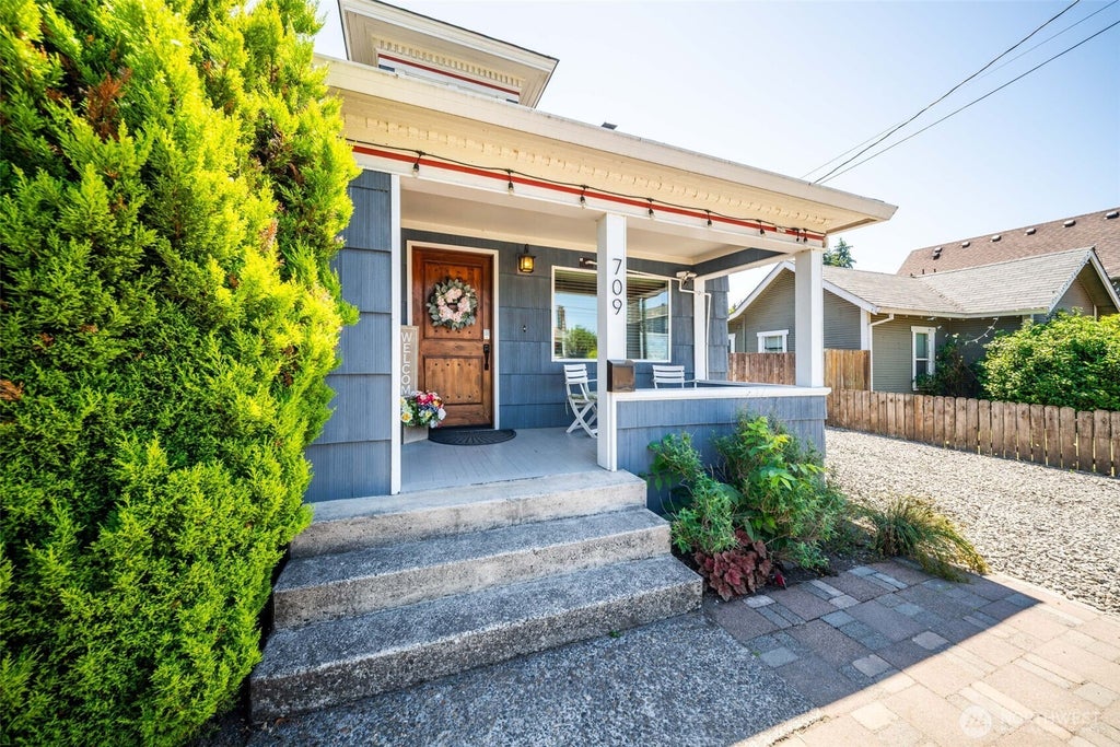 Photo of 709 W Fourth Plain Boulevard, Vancouver, WA 98660 (MLS # 2552725)