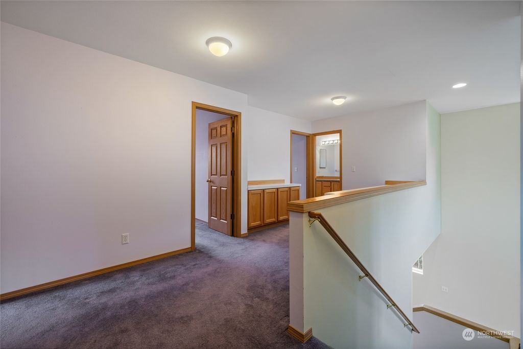 listing image 9360341592504943739