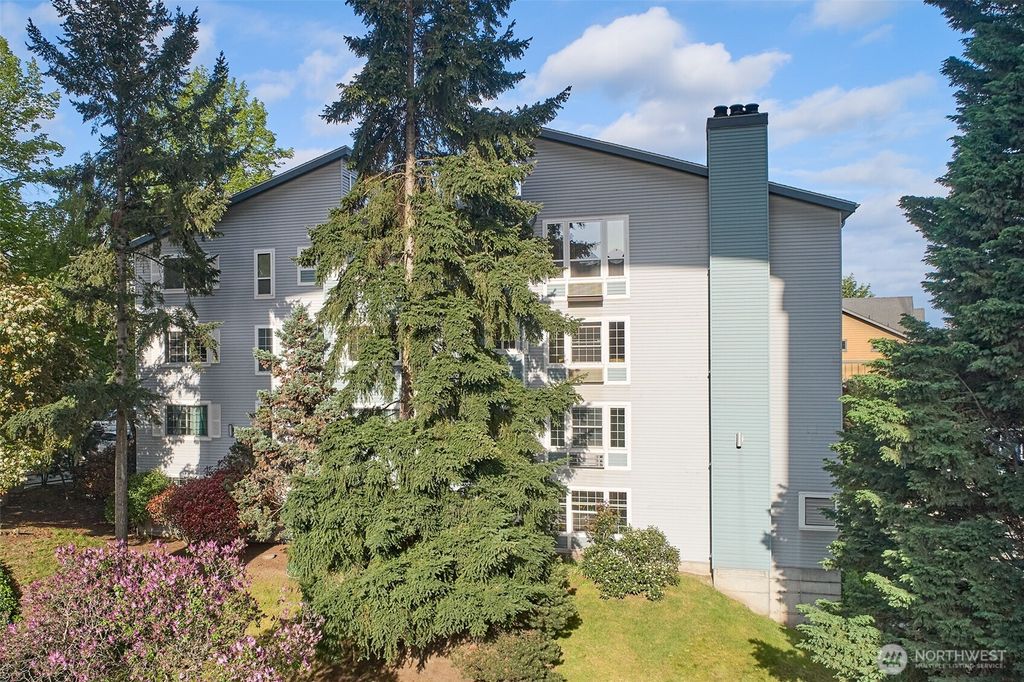 Photo of 909 N 35TH Street #402, Seattle, WA 98103 (MLS # 2427367)