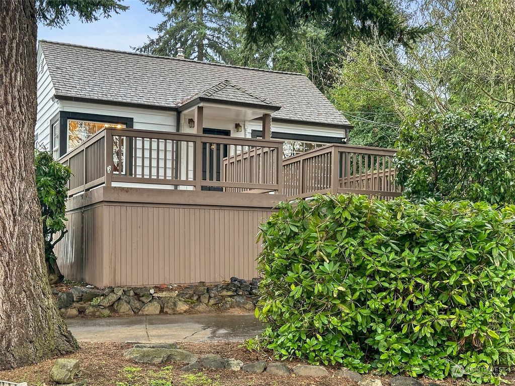 Photo of 2224 High Avenue NE, Renton, WA 98056 (MLS # 2182277)