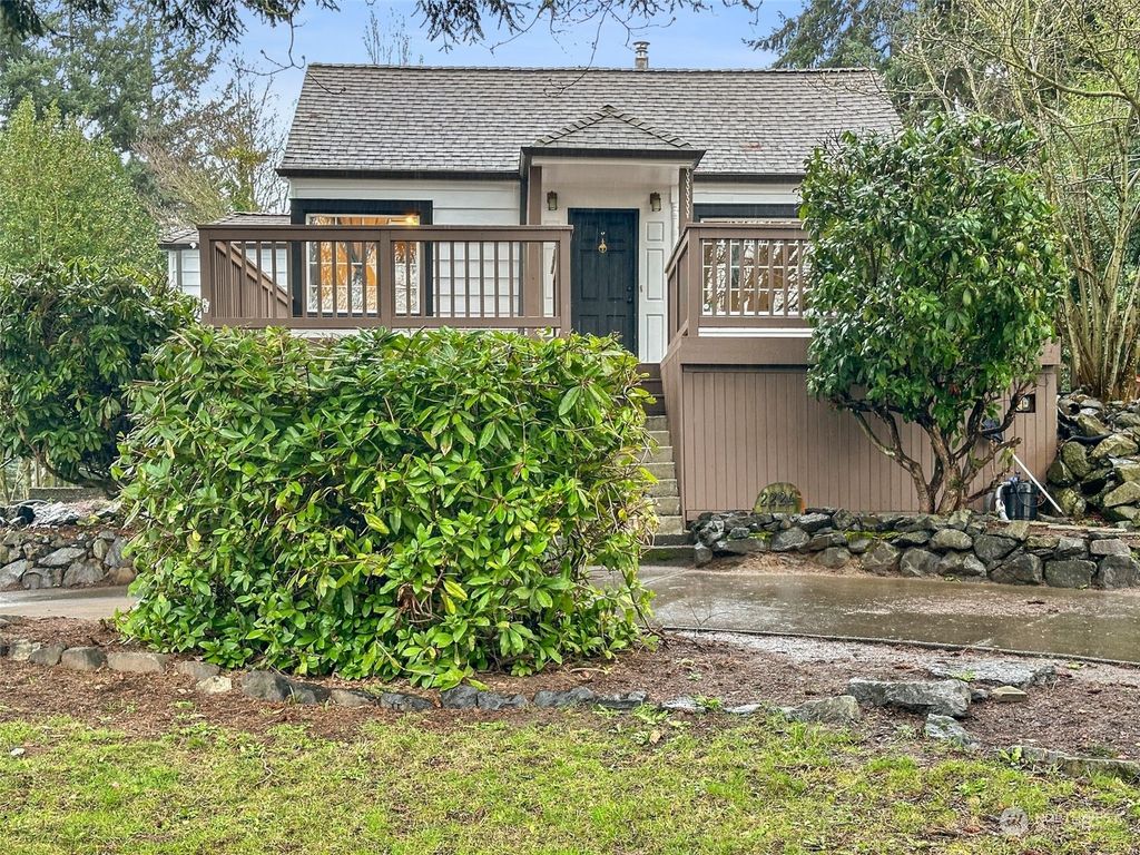 Photo of 2224 High Avenue NE, Renton, WA 98056 (MLS # 2182277)