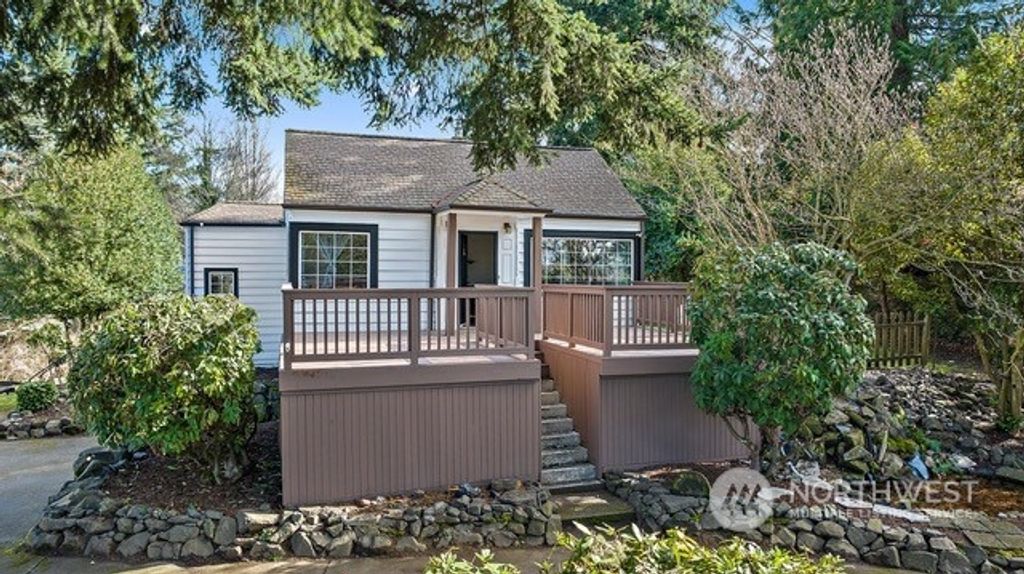 Photo of 2224 High Avenue NE, Renton, WA 98056 (MLS # 2182277)