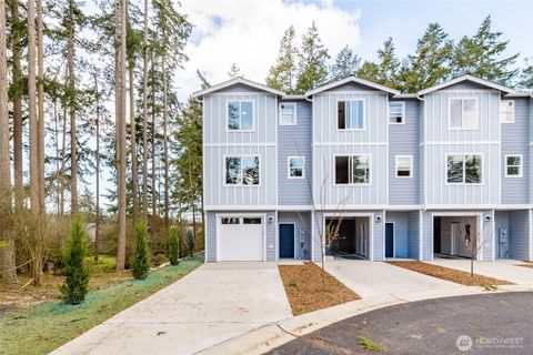 Photo of 945 NW Heller Street #C2, Oak Harbor, WA 98277 (MLS # 2502158)