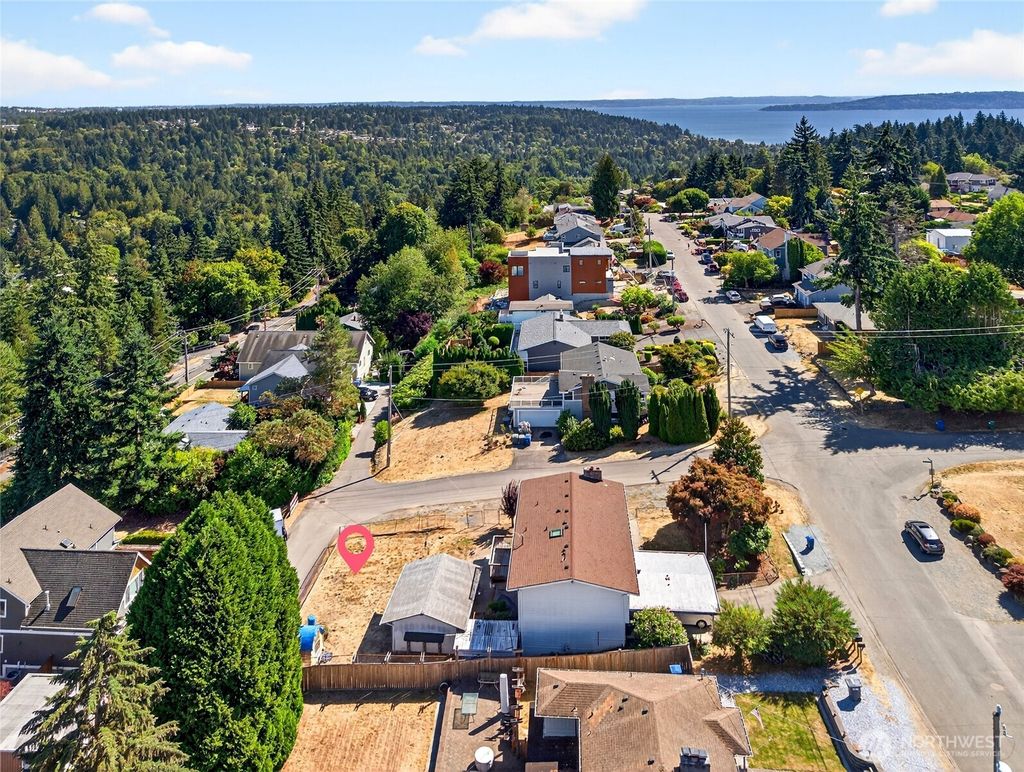 Photo of 16056 9th Avenue SW #B, Burien, WA 98166 (MLS # 2428293)