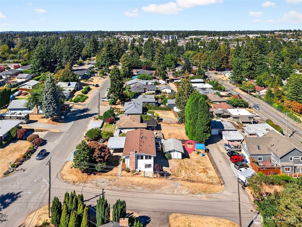 Photo of 16056 9th Avenue SW #B, Burien, WA 98166 (MLS # 2428293)