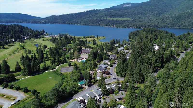 1 Lake Louise Drive 31