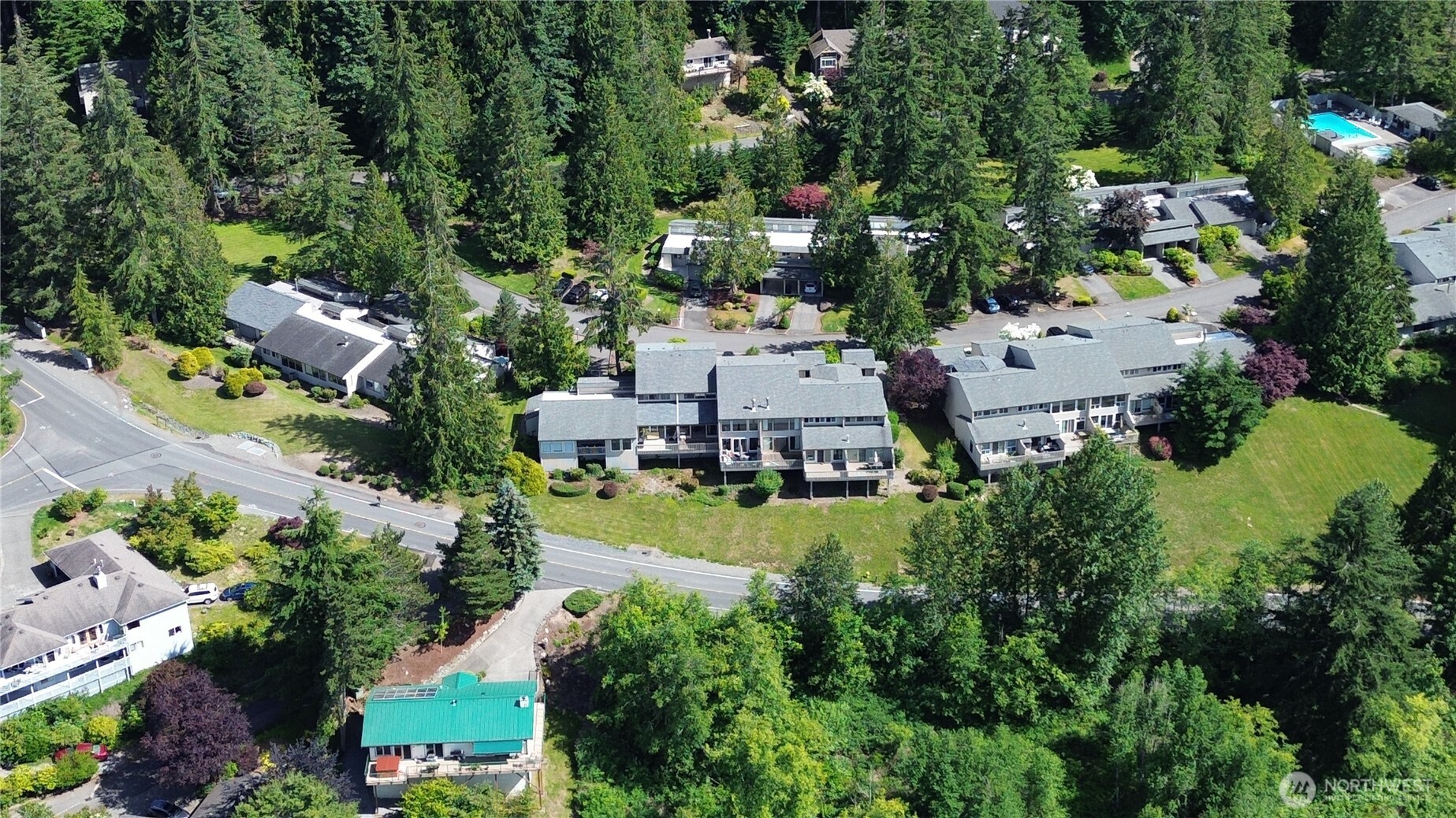 1 Lake Louise Drive 31