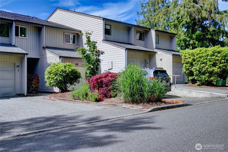 1 Lake Louise Drive 31