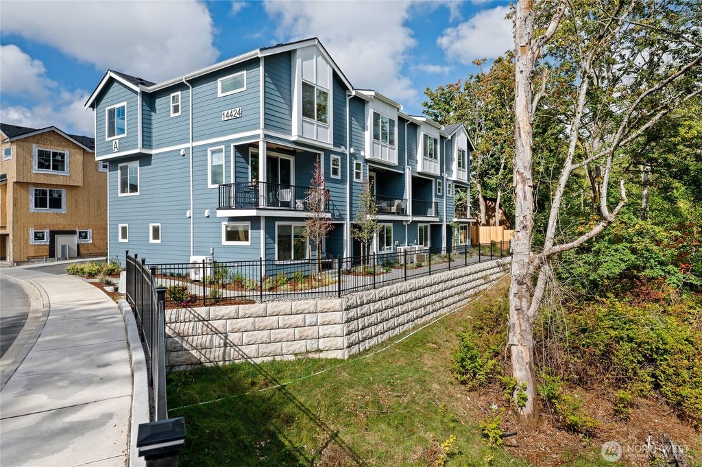 Photo of 14424 Madison Way #G5, Lynnwood, WA 98087 (MLS # 2456837)