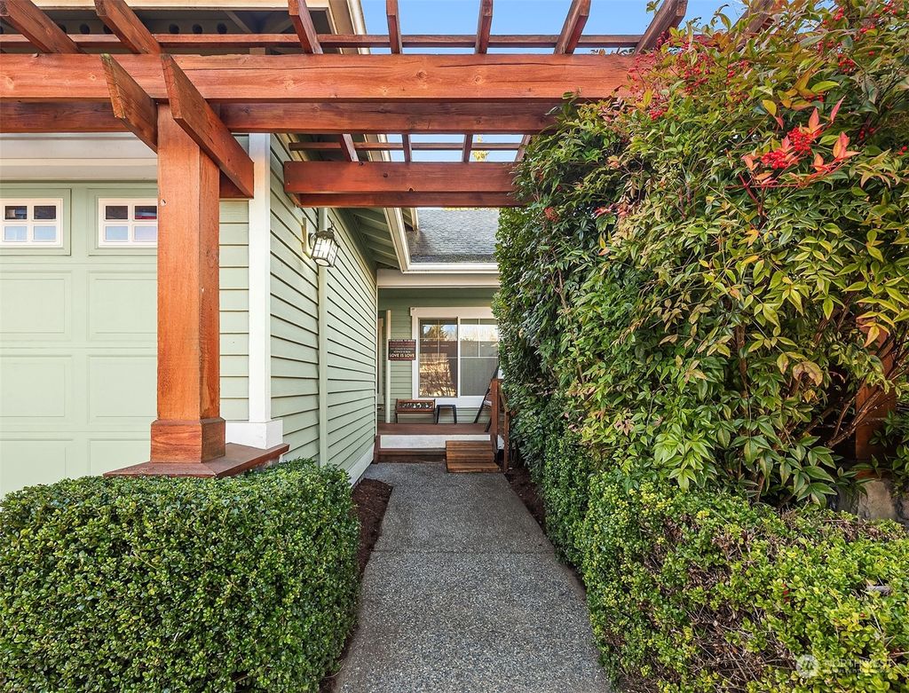 Photo of 10057 NE 142nd Place, Kirkland, WA 98034 (MLS # 2325449)