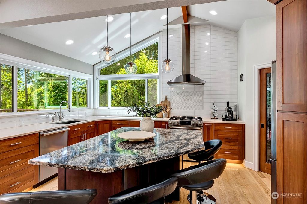 Photo of 1104 109th Avenue SE, Bellevue, WA 98004 (MLS # 2157310)