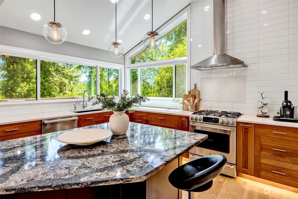 Photo of 1104 109th Avenue SE, Bellevue, WA 98004 (MLS # 2157310)