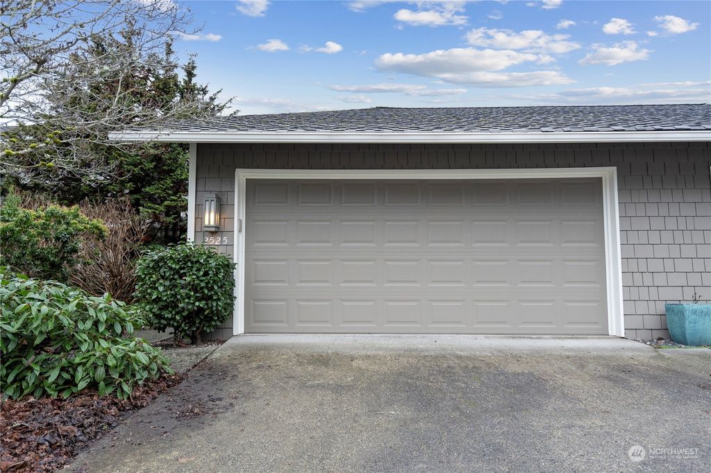 Photo of 2525 175th Avenue NE, Redmond, WA 98052 (MLS # 2026810)